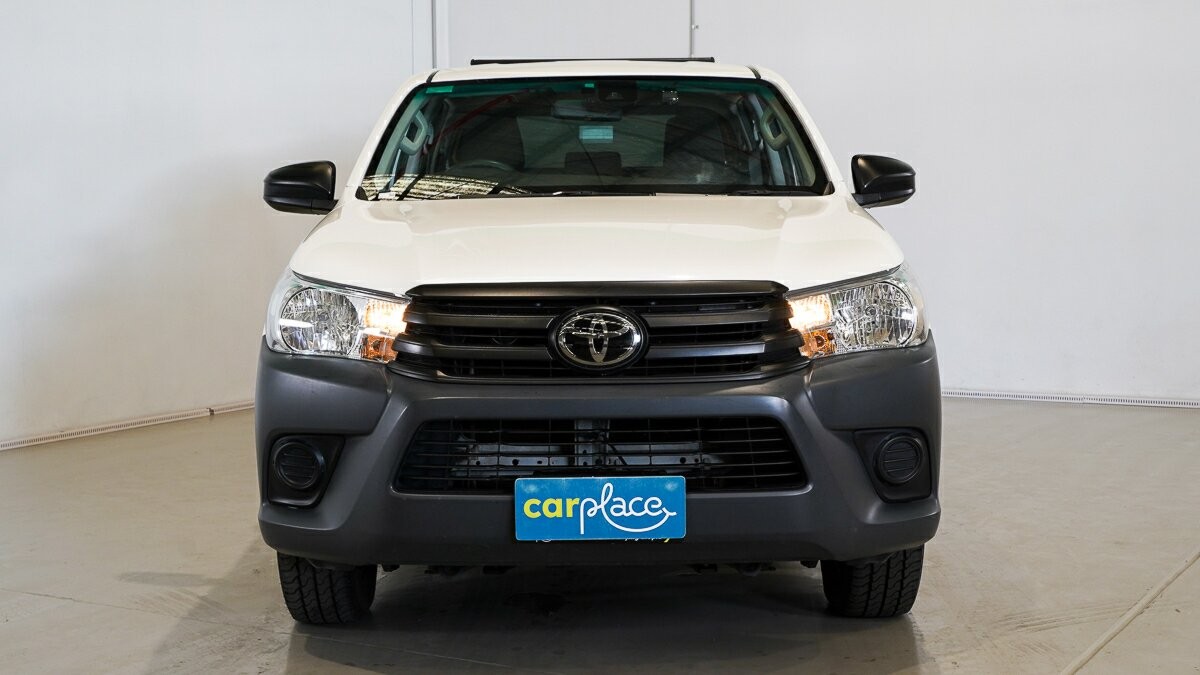 Toyota Hilux image 2