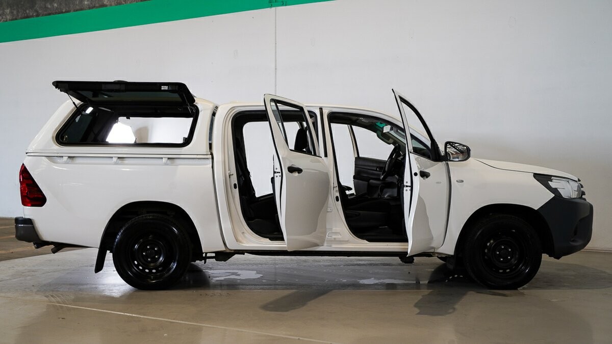 Toyota Hilux image 4