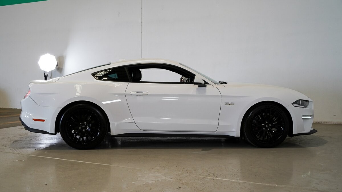 Ford Mustang image 3