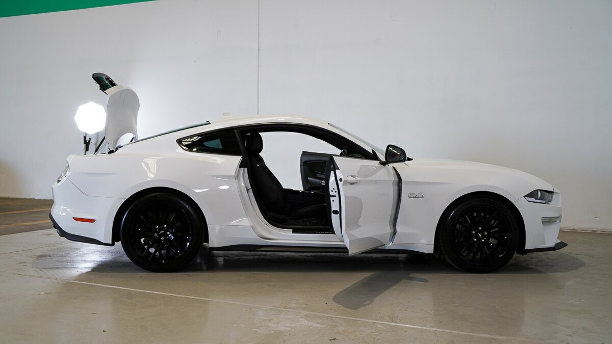 Ford Mustang image 4