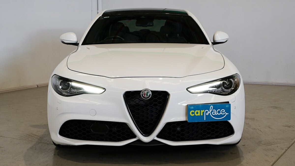 Alfa Romeo Giulia image 2