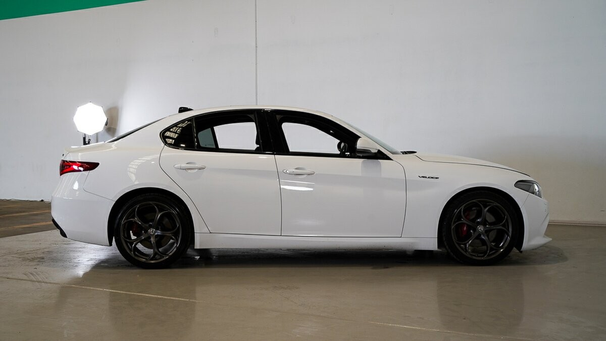 Alfa Romeo Giulia image 3