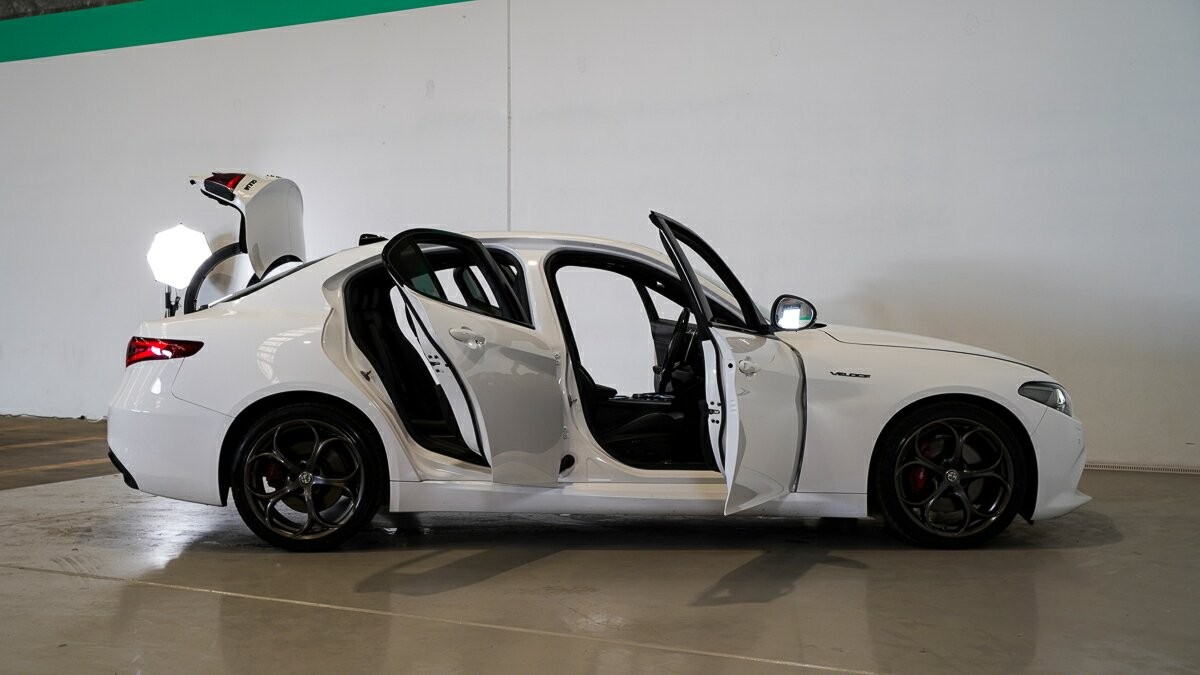 Alfa Romeo Giulia image 4