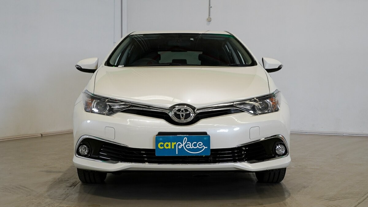Toyota Corolla image 2