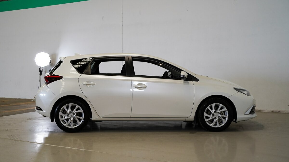 Toyota Corolla image 3