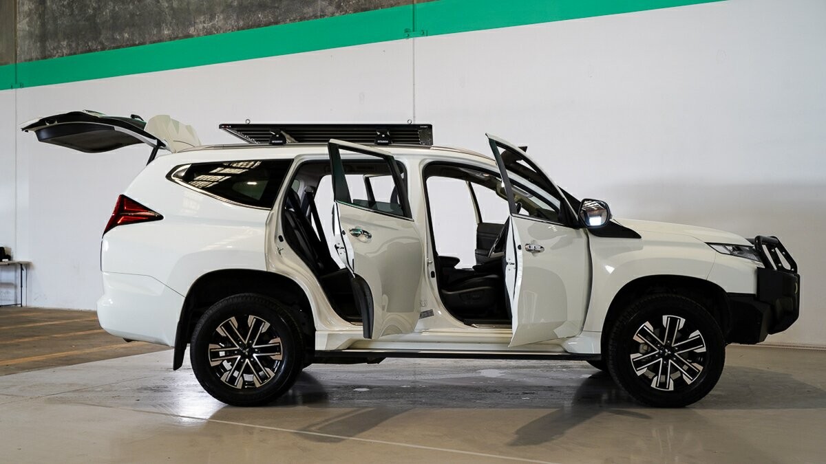 Mitsubishi Pajero Sport image 4