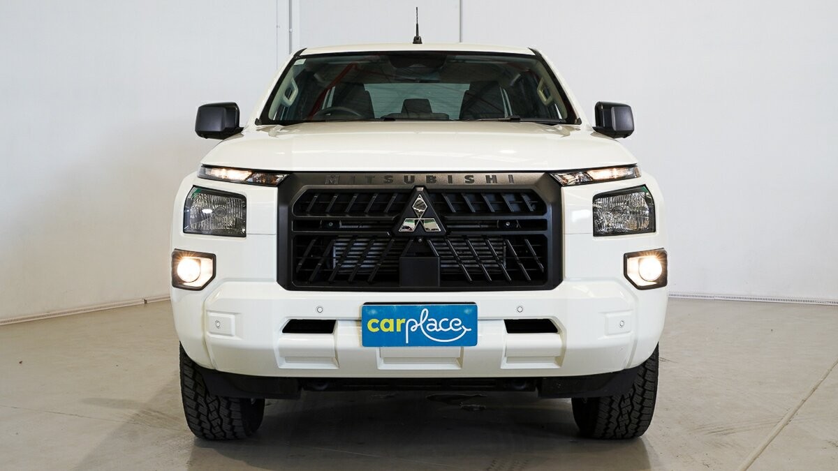 Mitsubishi Triton image 2