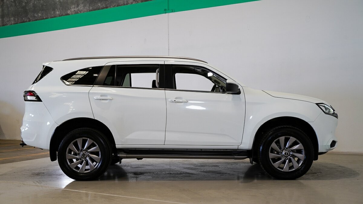 Isuzu Mu-x image 3