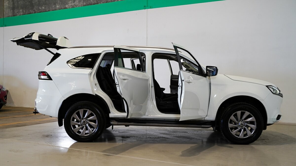 Isuzu Mu-x image 4