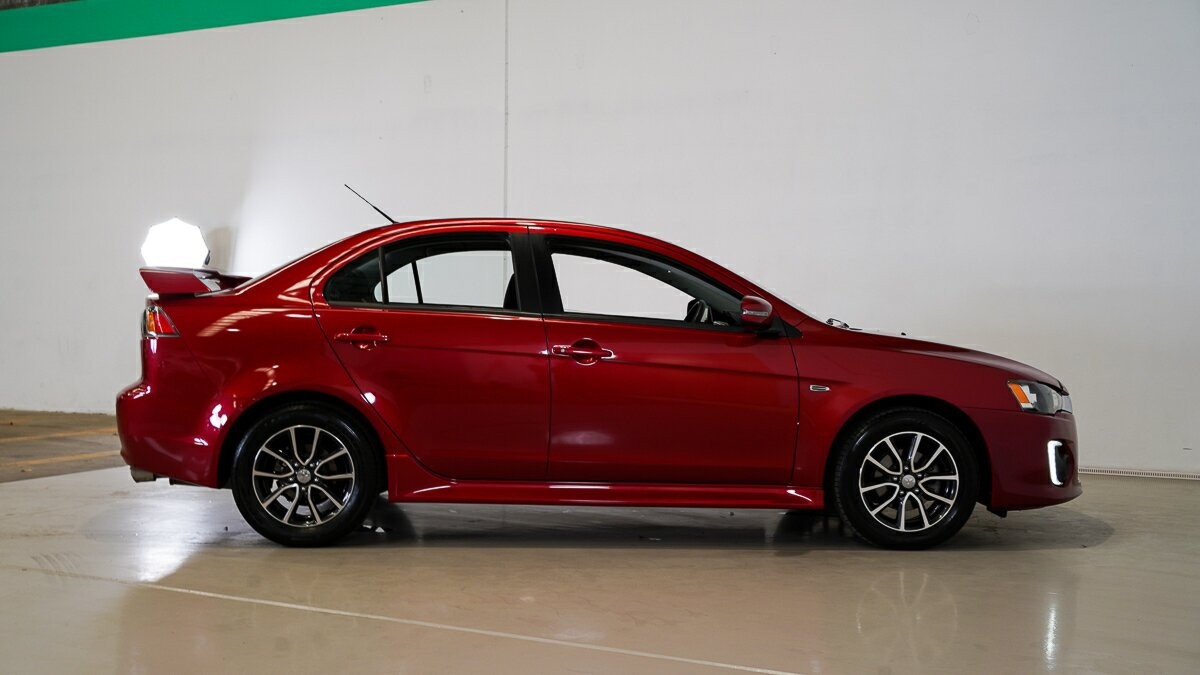 Mitsubishi Lancer image 3