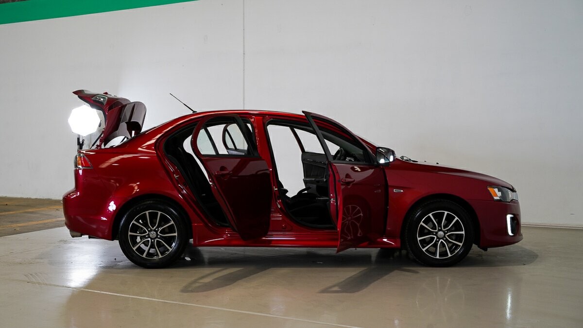 Mitsubishi Lancer image 4