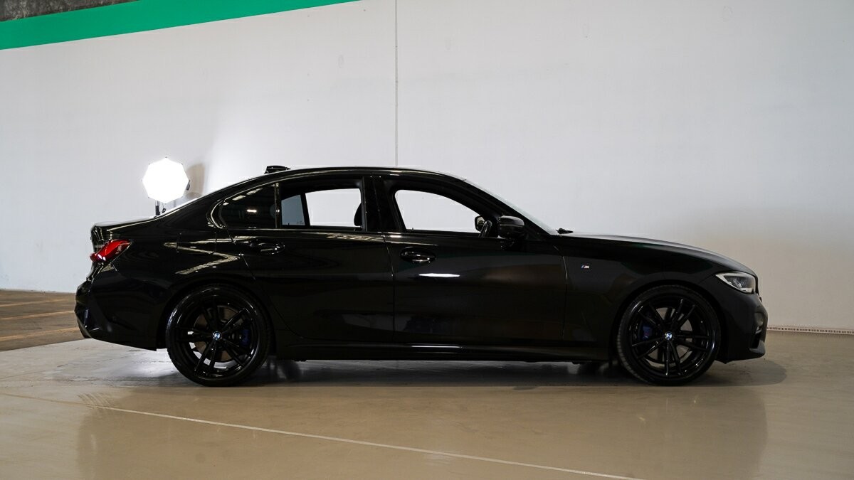 BMW 3 Series image 3