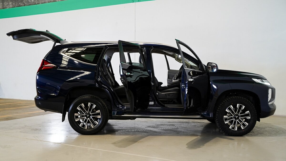 Mitsubishi Pajero Sport image 4