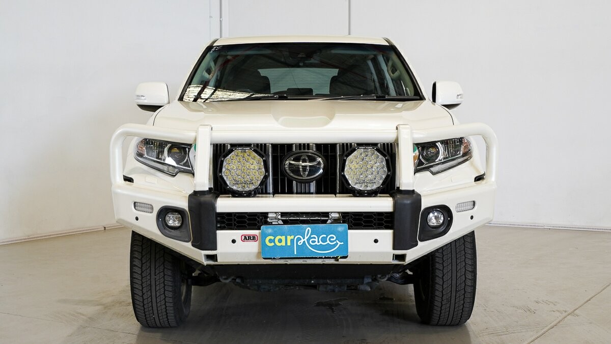 Toyota Landcruiser Prado image 2
