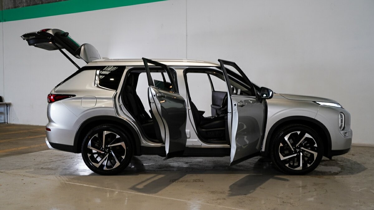 Mitsubishi Outlander image 4