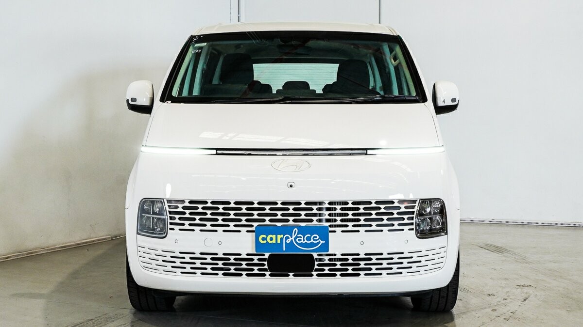 Hyundai Staria image 2