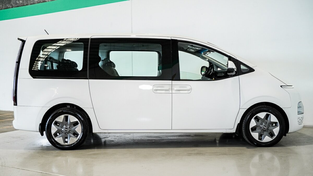 Hyundai Staria image 3