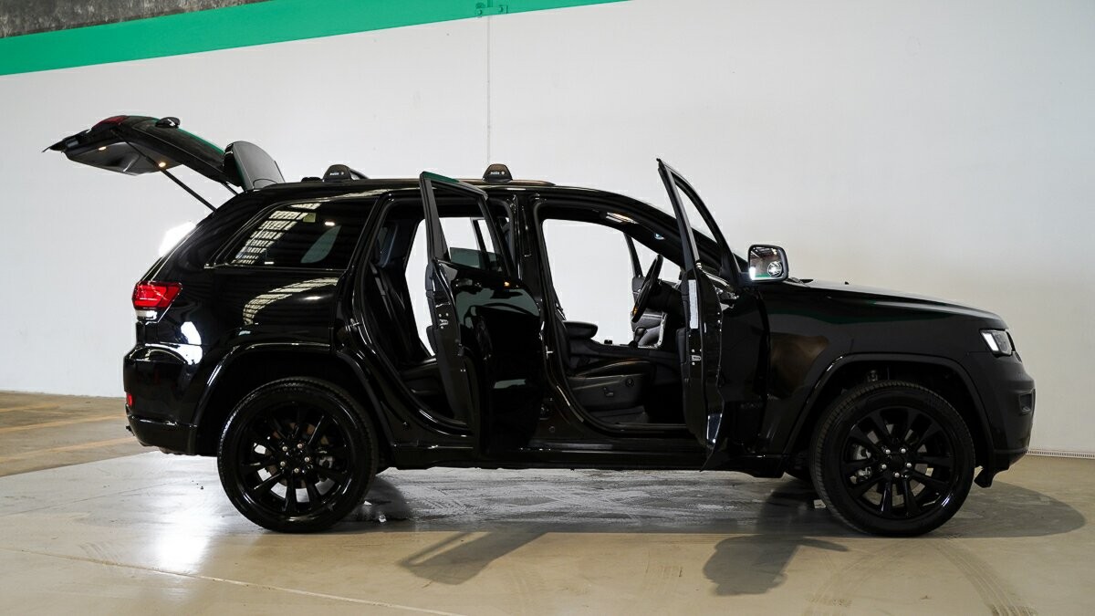 Jeep Grand Cherokee image 4