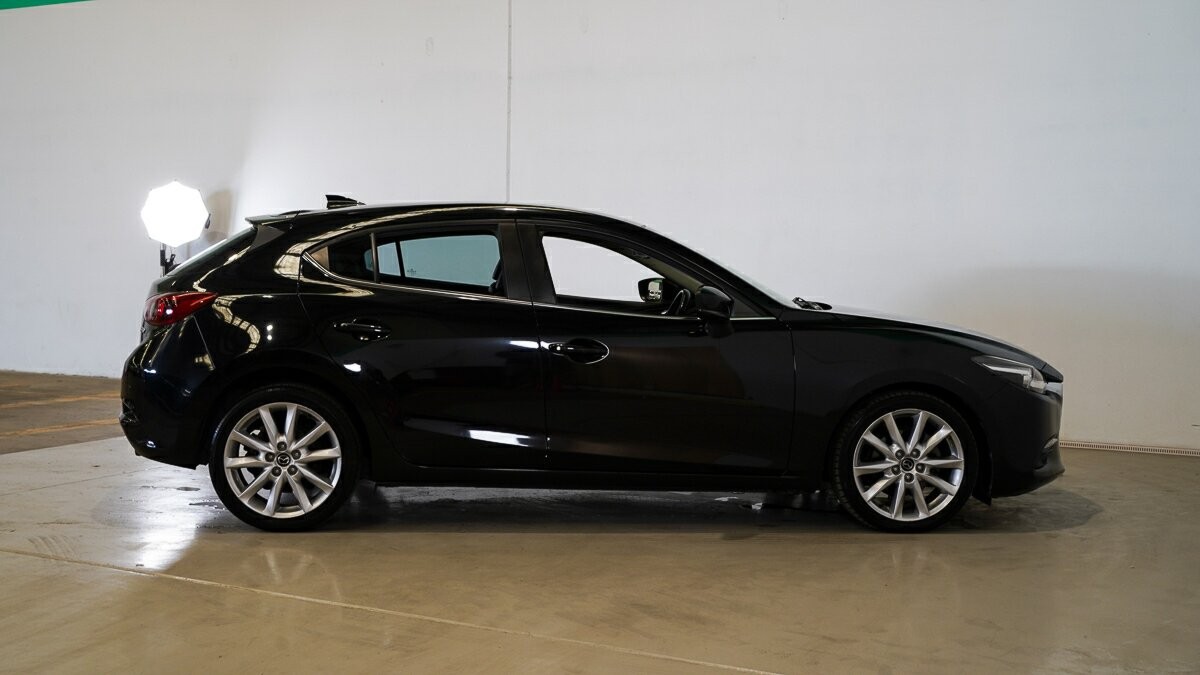 Mazda 3 image 3