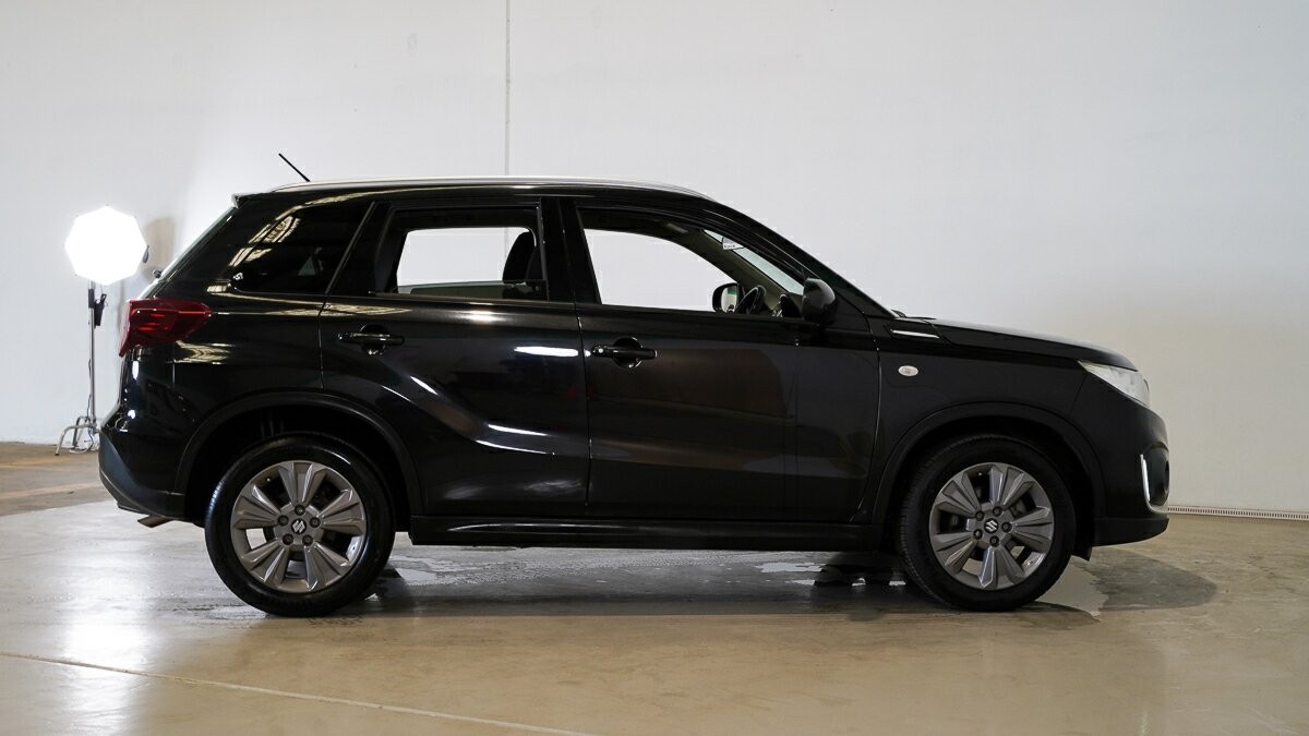 Suzuki Vitara image 3