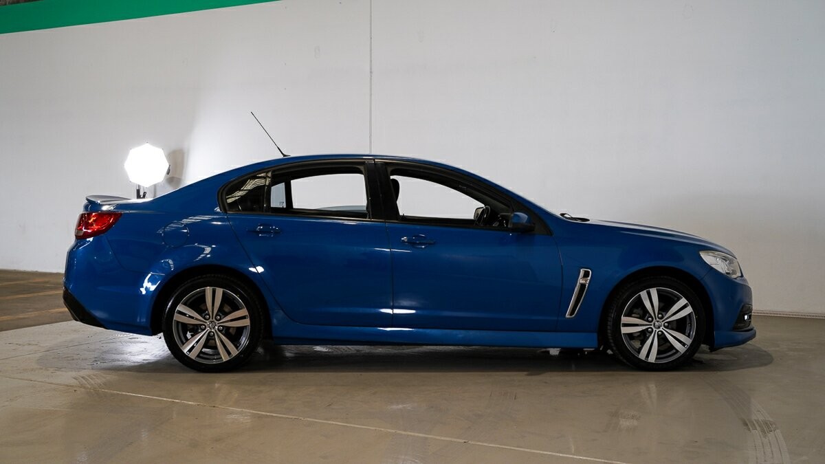 Holden Commodore image 3