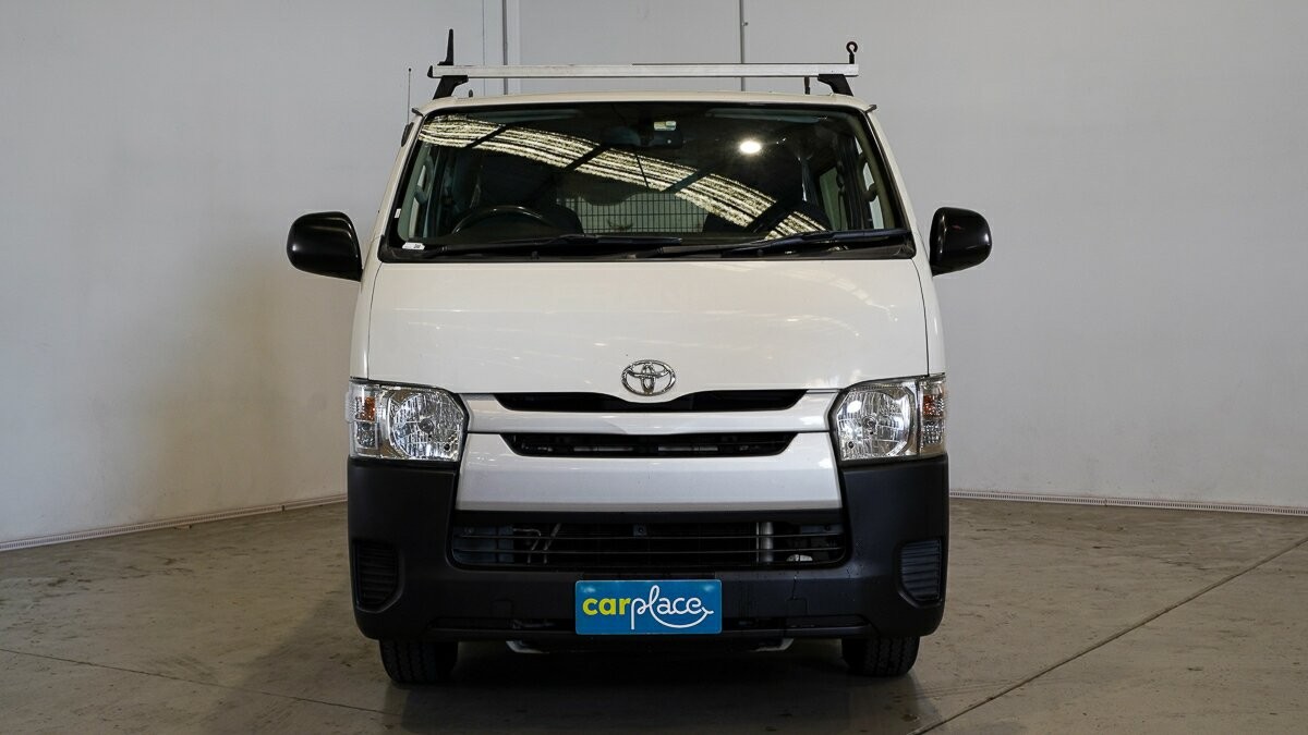 Toyota Hiace image 2