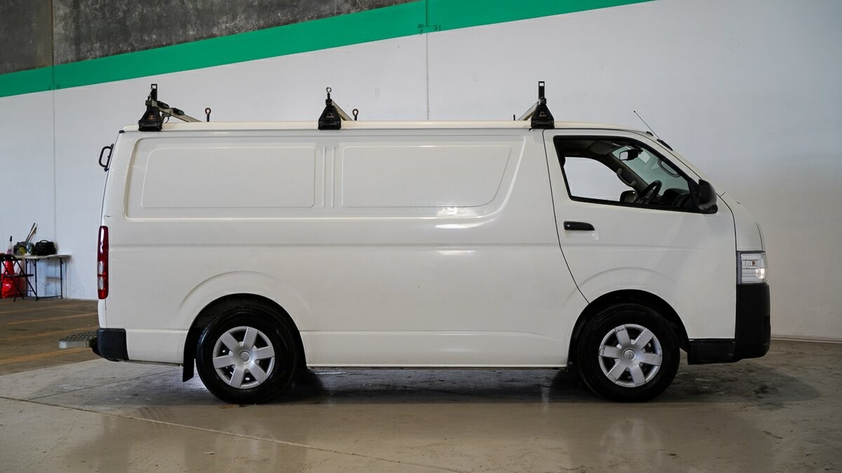 Toyota Hiace image 3
