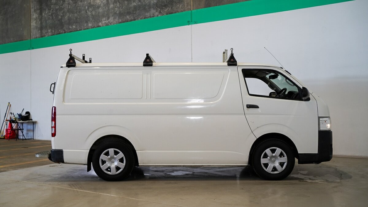Toyota Hiace image 3