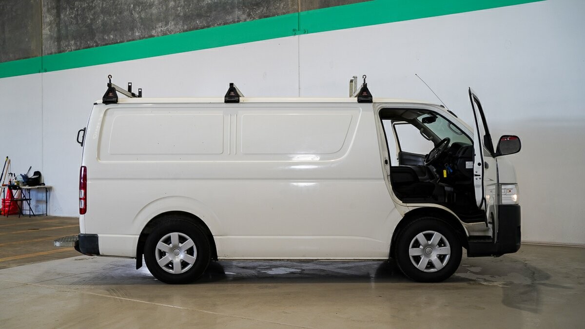 Toyota Hiace image 4