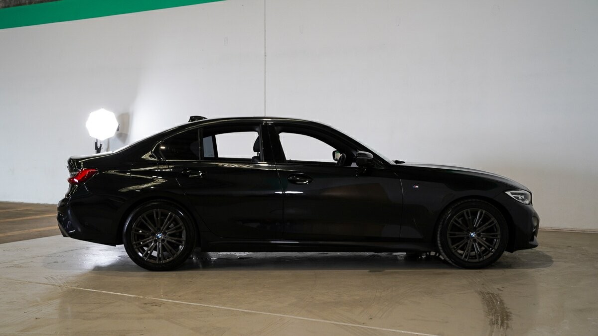 BMW 3 Series image 3