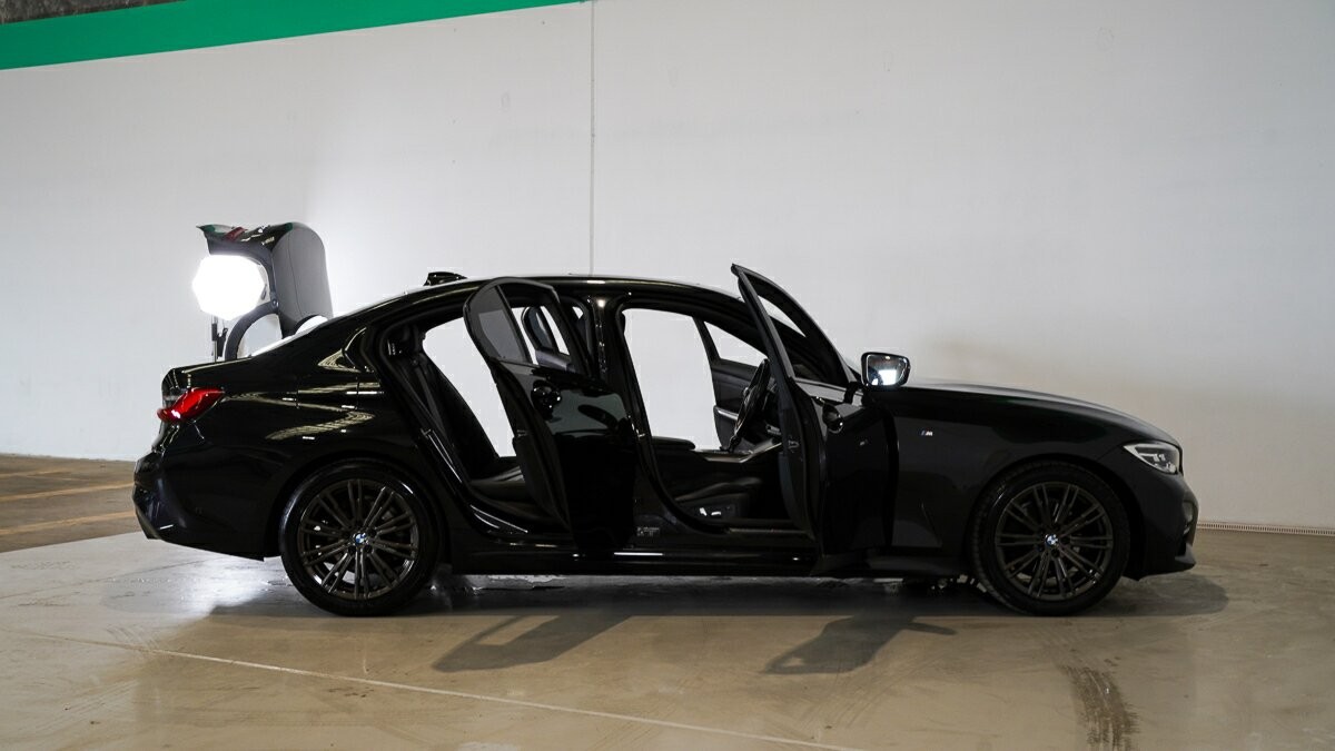 BMW 3 Series image 4