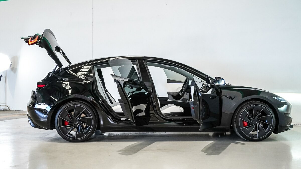 Tesla Model 3 image 4