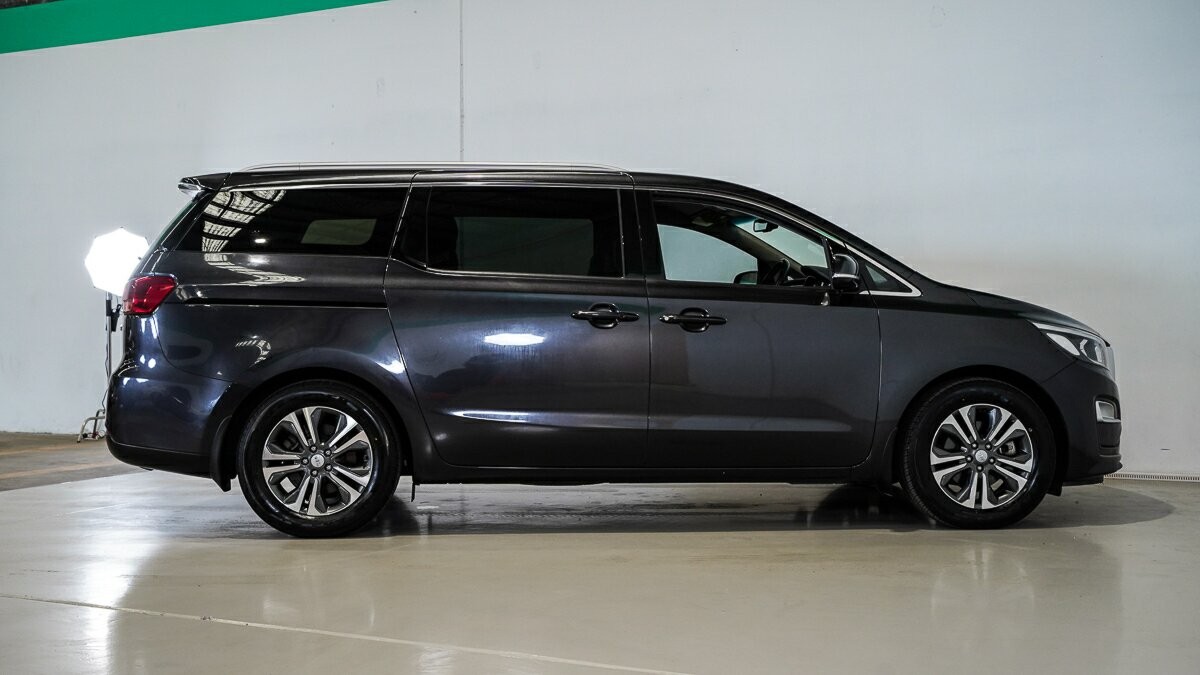 Kia Carnival image 3
