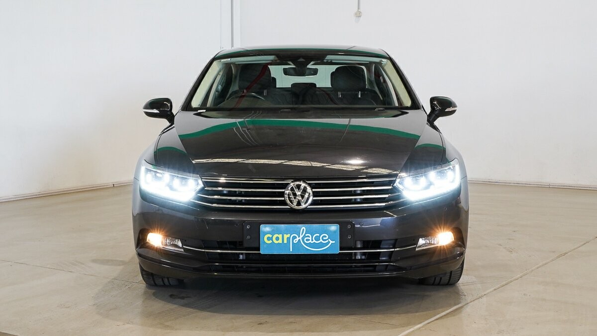 Volkswagen Passat image 2