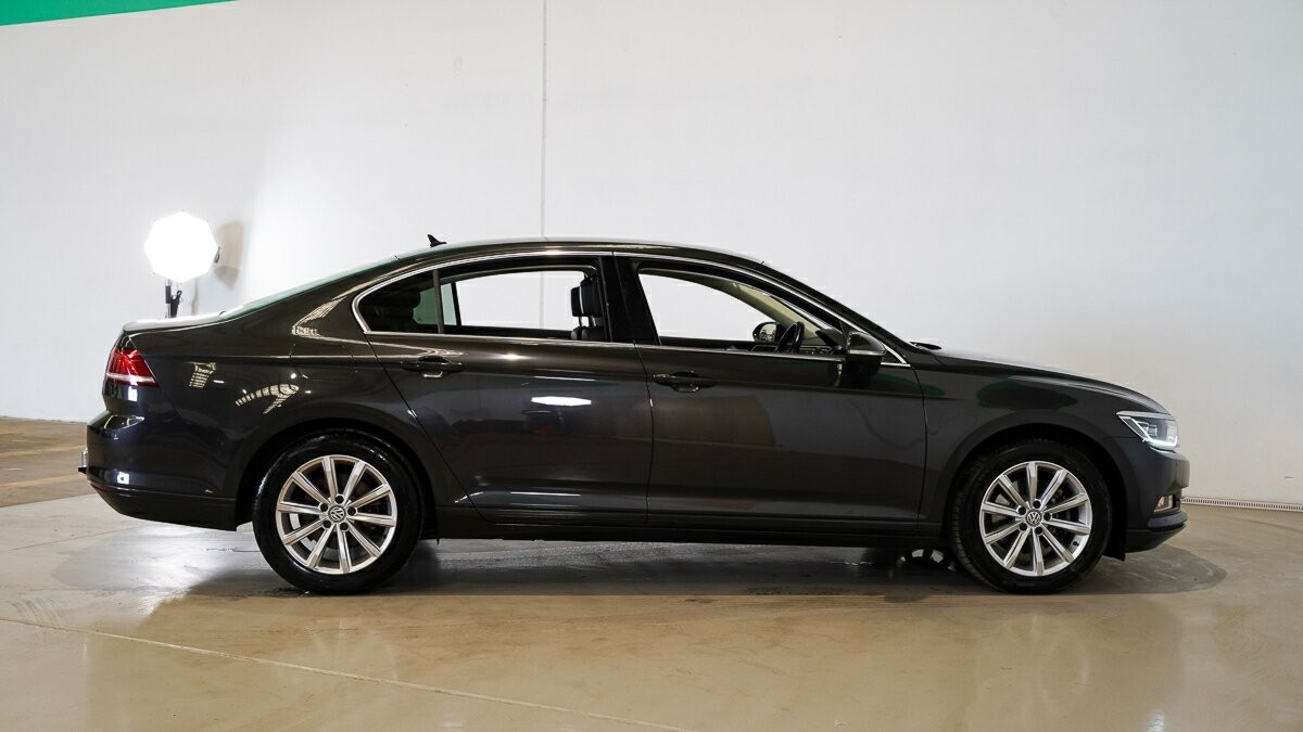 Volkswagen Passat image 3