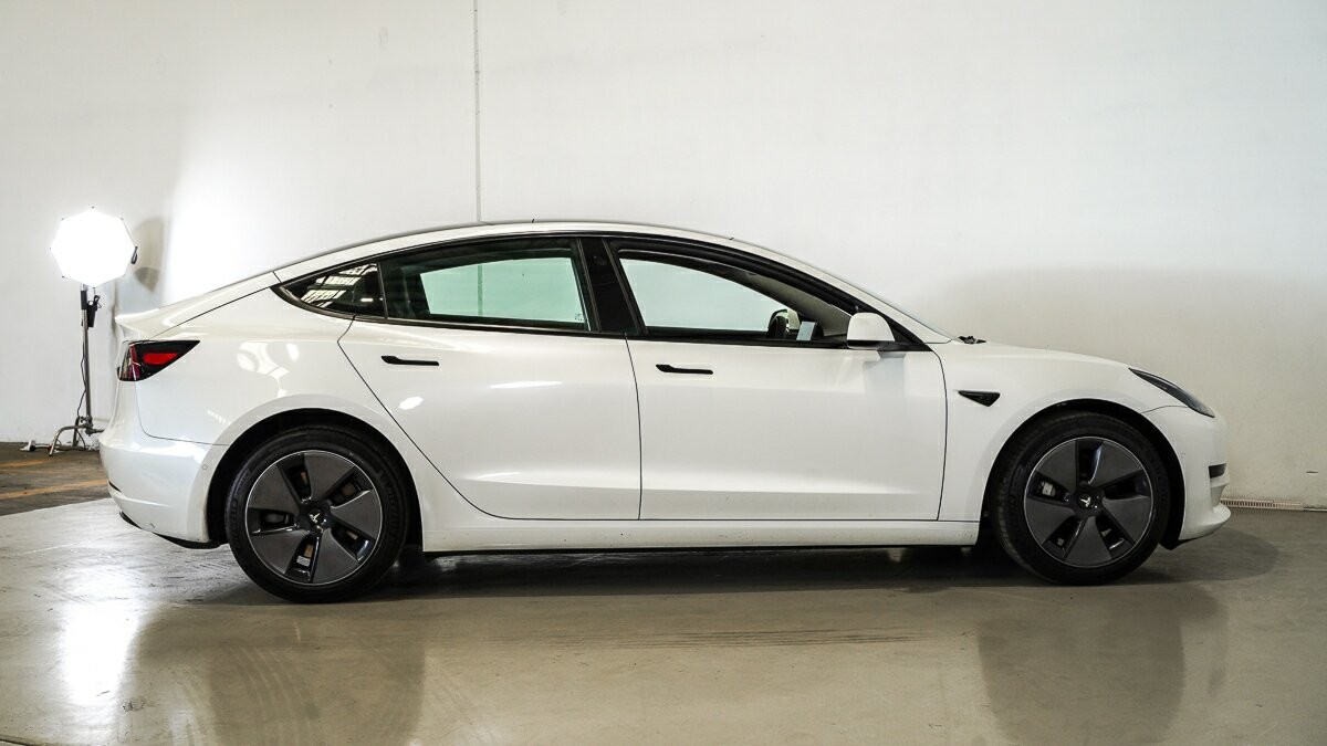 Tesla Model 3 image 3