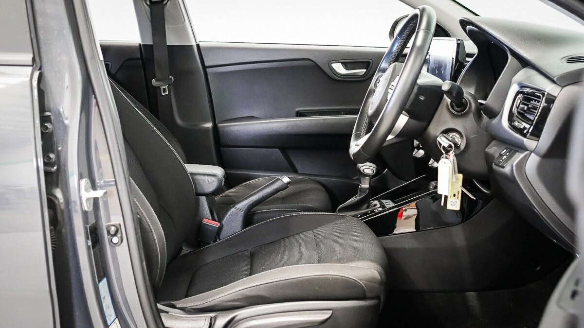 Kia Rio image 4