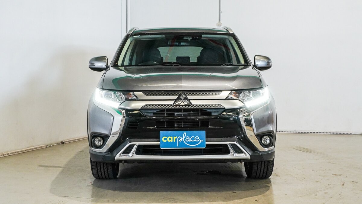 Mitsubishi Outlander image 2