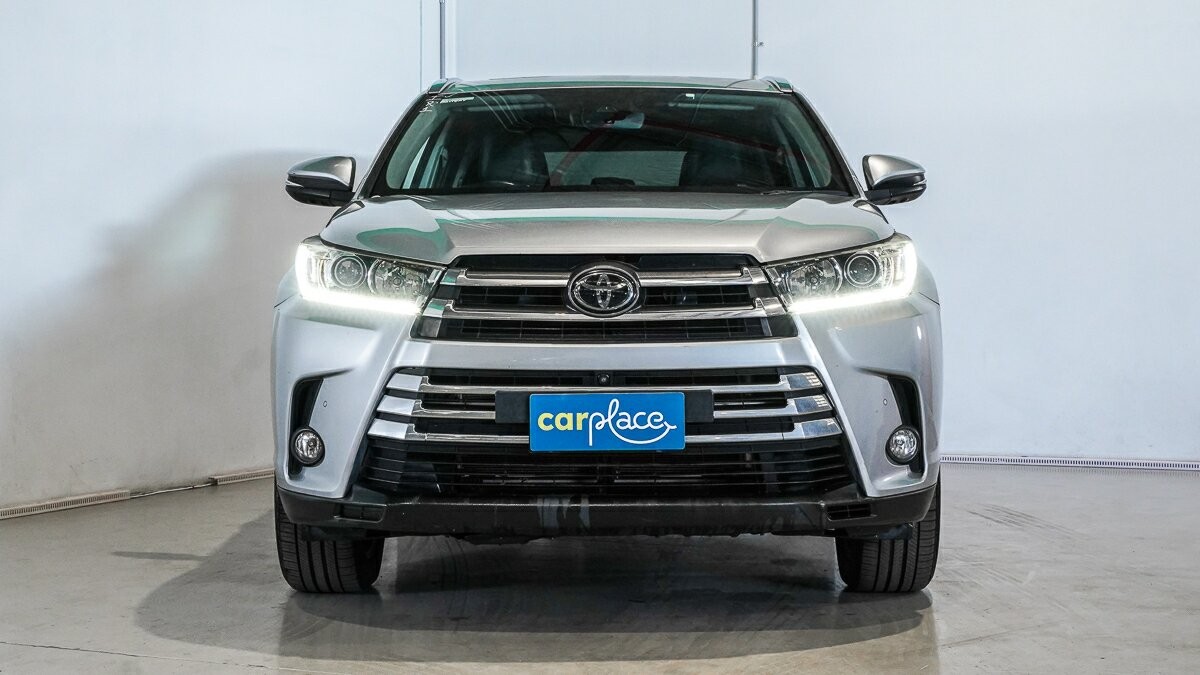 Toyota Kluger image 2