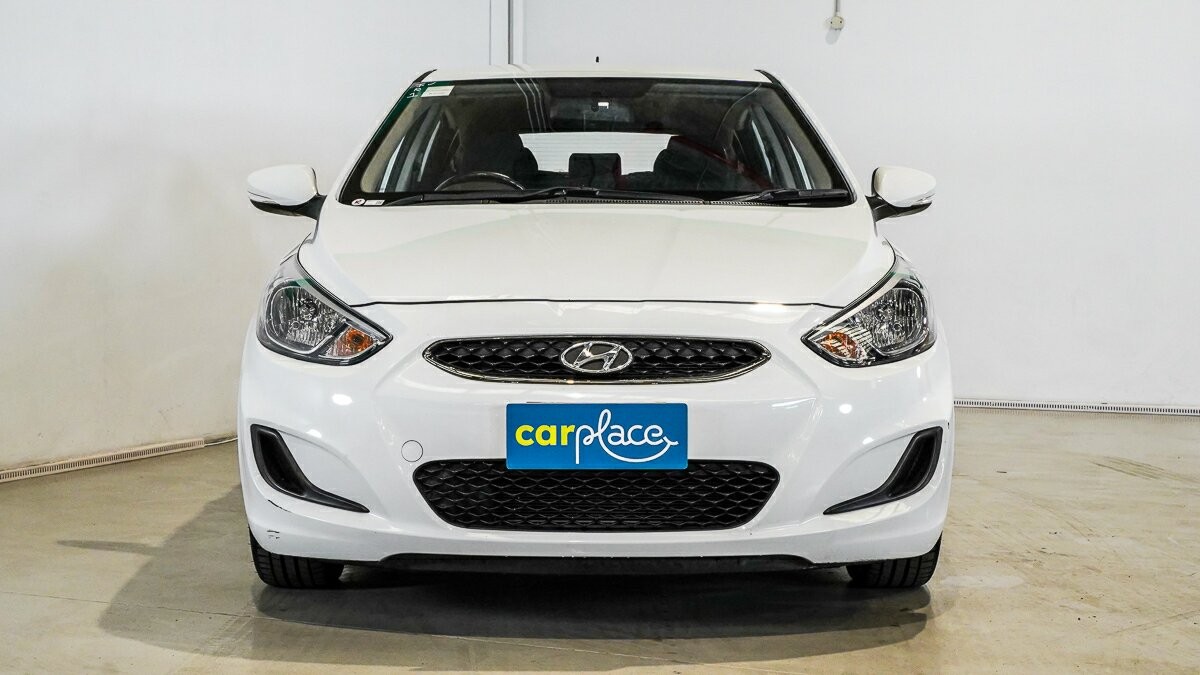Hyundai Accent image 2