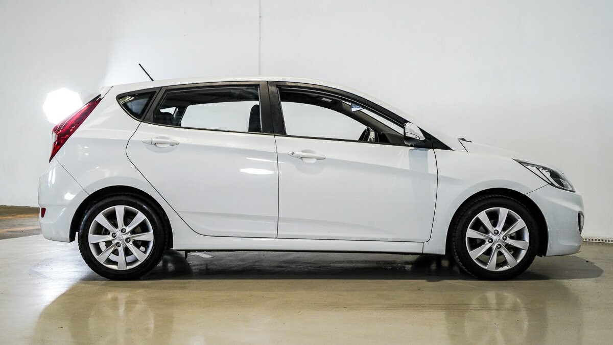 Hyundai Accent image 3
