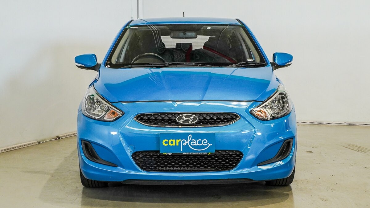 Hyundai Accent image 2