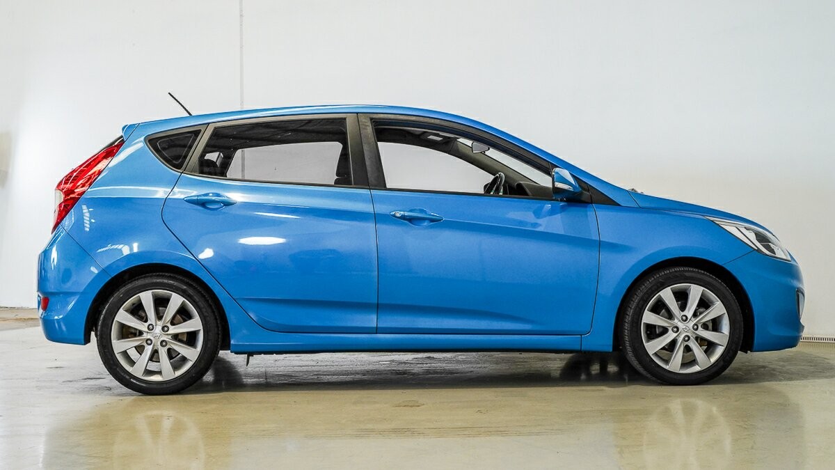 Hyundai Accent image 3