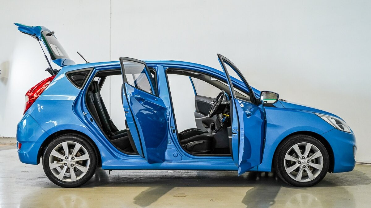 Hyundai Accent image 4