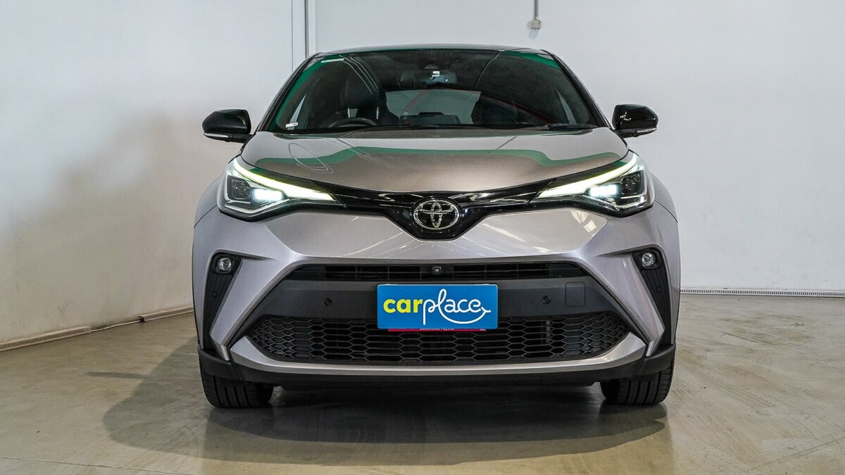 Toyota C-hr image 2