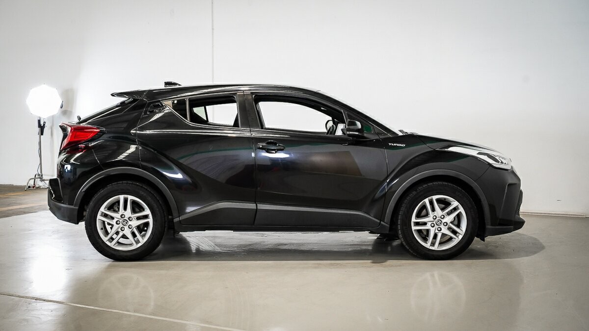 Toyota C-hr image 3