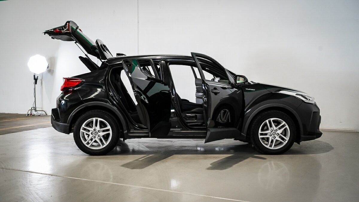 Toyota C-hr image 4