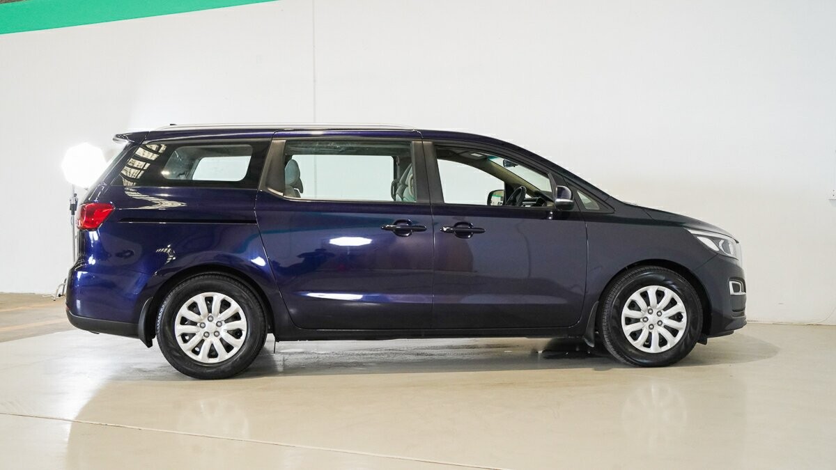 Kia Carnival image 3