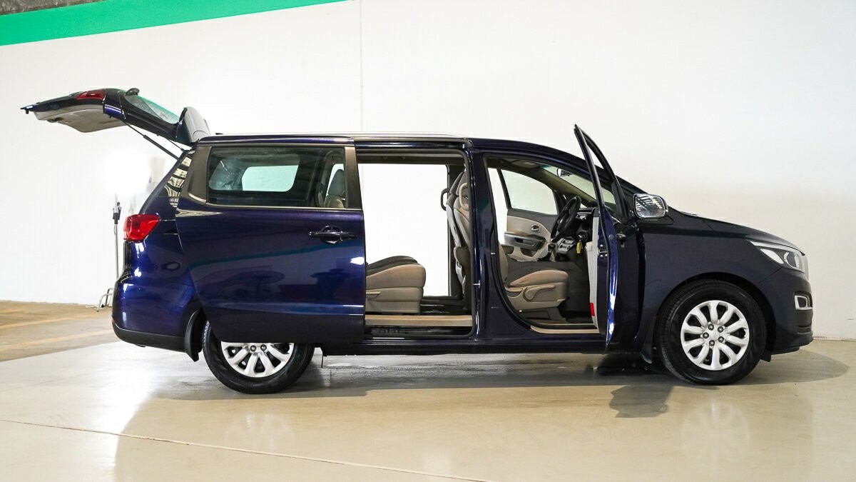 Kia Carnival image 4