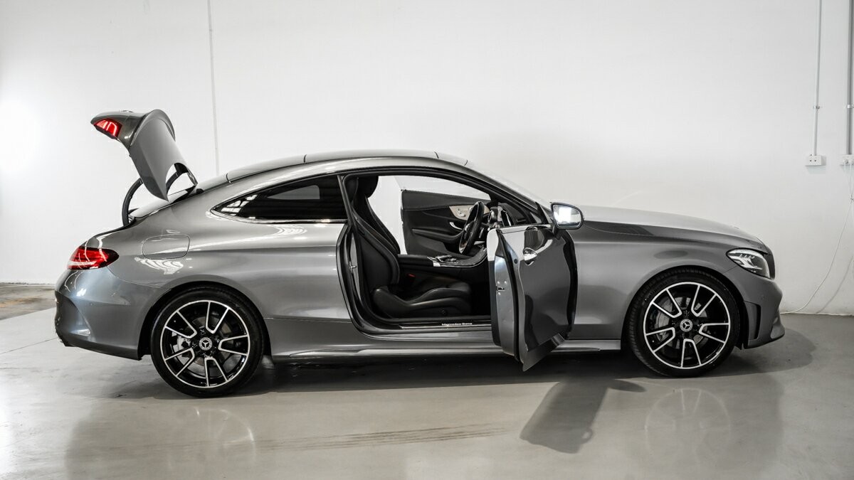 Mercedes Benz C-class image 4